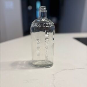Antique Lydia E. Pinkham Medicine Bottle – 14½ oz Apothecary Glass